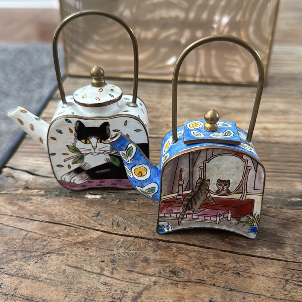 Vintage Empress arts mini kitty teapots